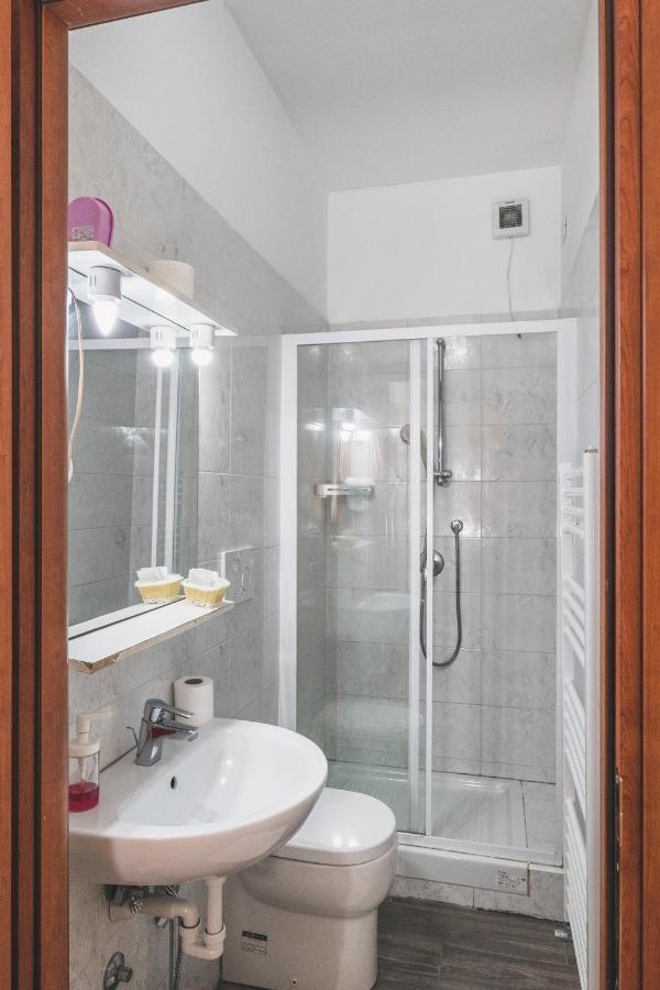 Bulldog Station Apartments With Private Wc, Ac, Tv Mestre Exterior foto