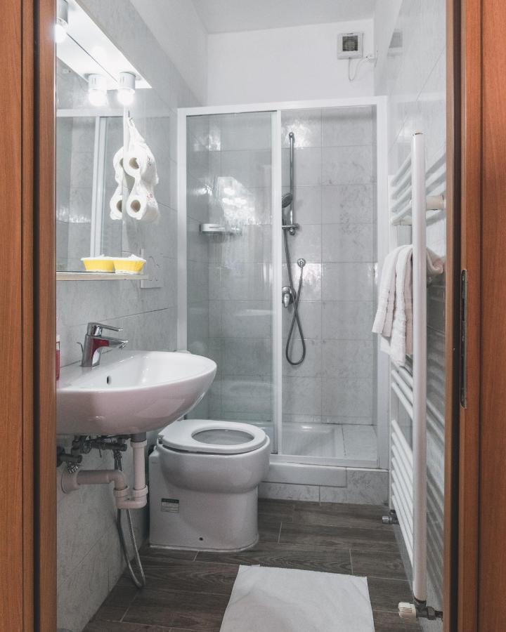 Bulldog Station Apartments With Private Wc, Ac, Tv Mestre Exterior foto